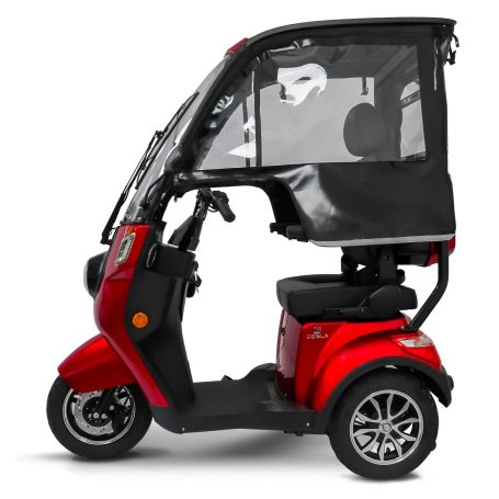 Roter Elektroroller mit Überdachung für zusätzlichen Wetterschutz.